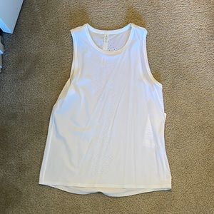 Lululemon run on tank size 4